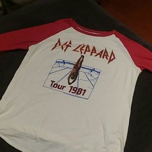 Def Leopard base ball tee